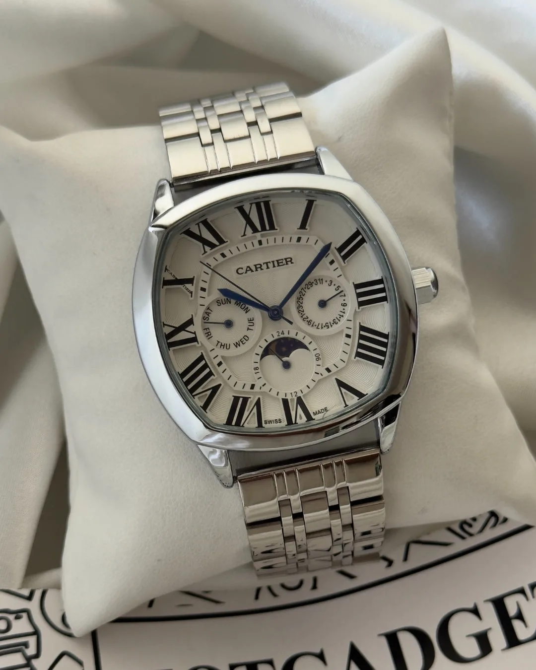 Cartier-Drive Moon (Chronograph Watch) Cartier-Drive Moon (Chronograph Watch) – White Dial / Silver Strap