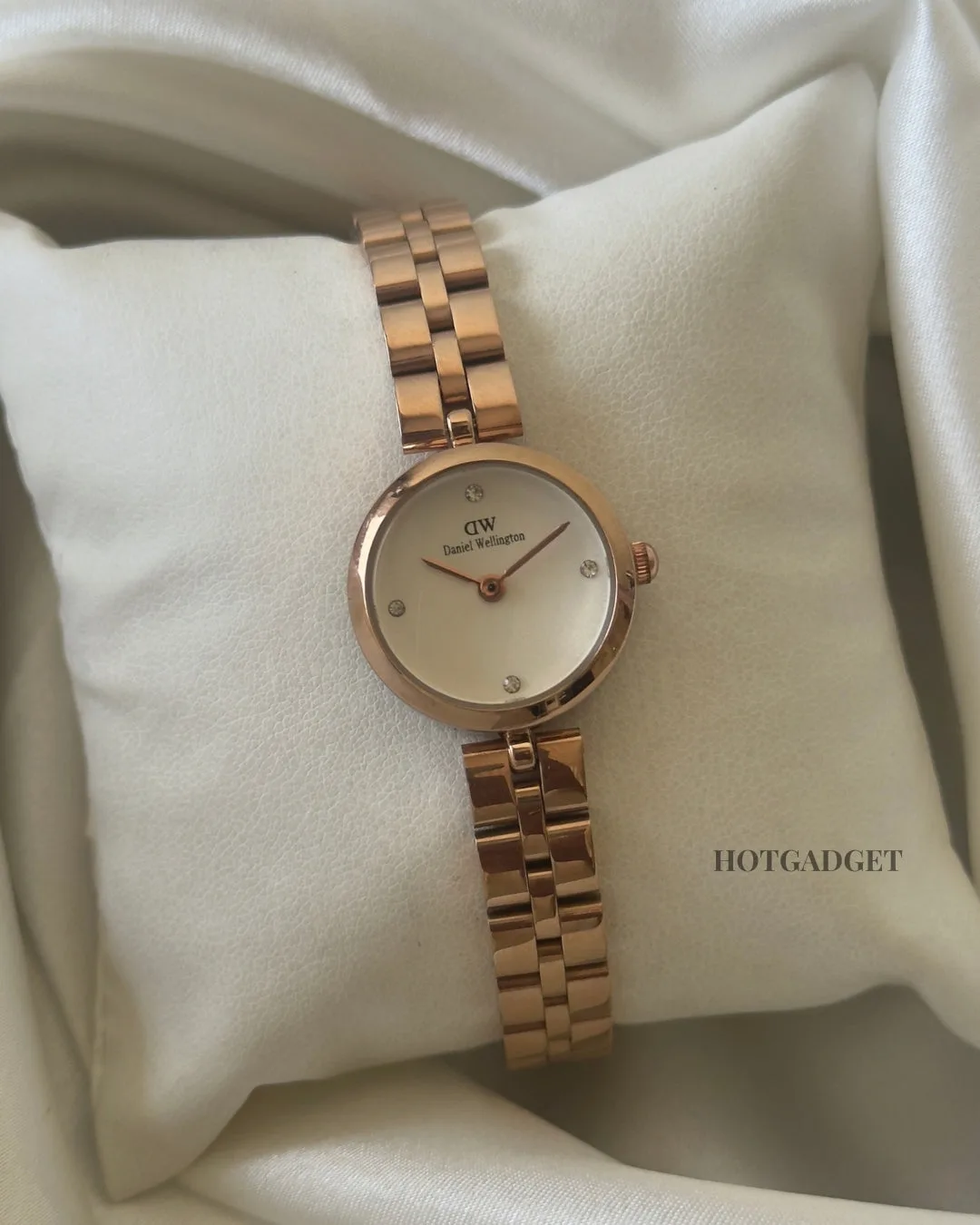 DW Elan (Analog Watch) DW Elan (Analog Watch) – White Dial / Rose Gold Strap
