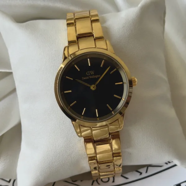 DW Iconic Link (Analog Watch) – Black Dial / Gold Strap