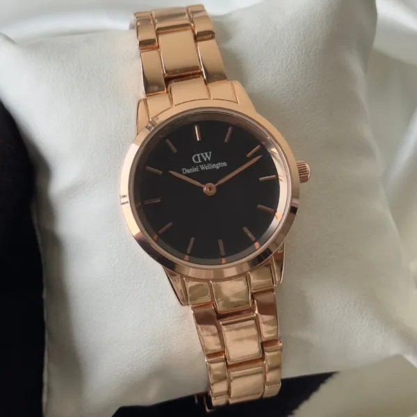 DW Iconic Link (Analog Watch) – Black Dial / Rose Gold Strap