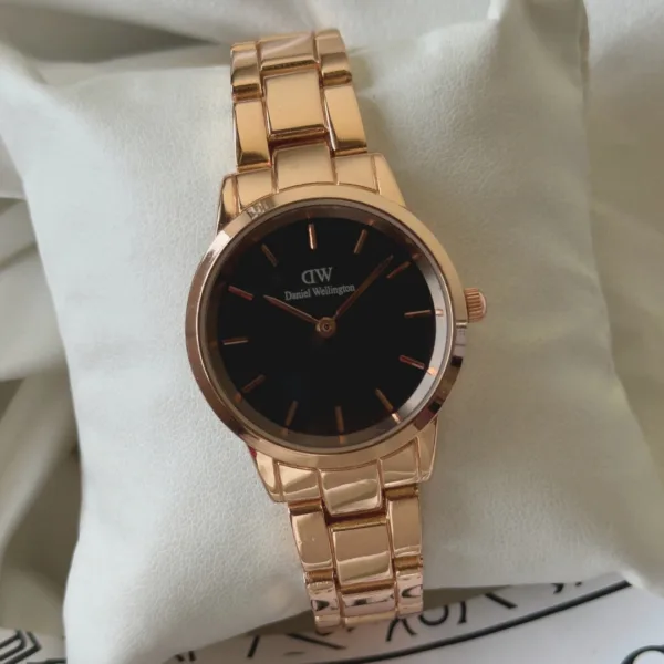 DW Iconic Link (Analog Watch) – Black Dial / Rose Gold Strap