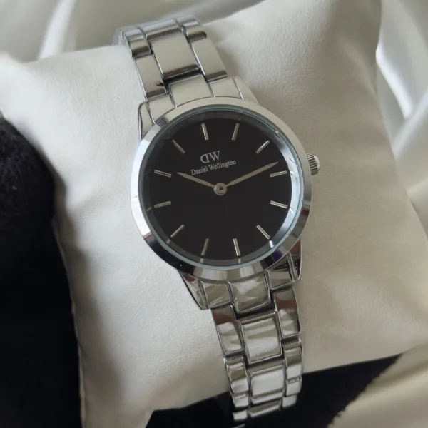 DW Iconic Link (Analog Watch) – Black Dial / Silver Strap