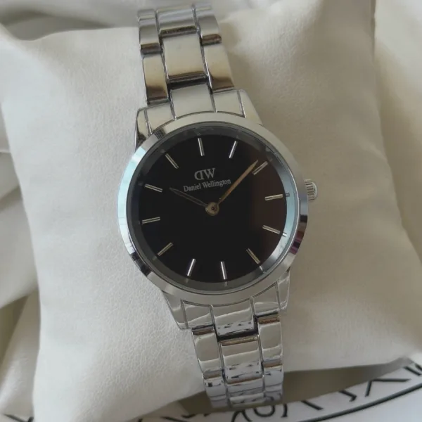 DW Iconic Link (Analog Watch) – Black Dial / Silver Strap