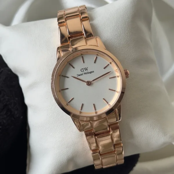 DW Iconic Link (Analog Watch) – White Dial / Rose Gold Strap