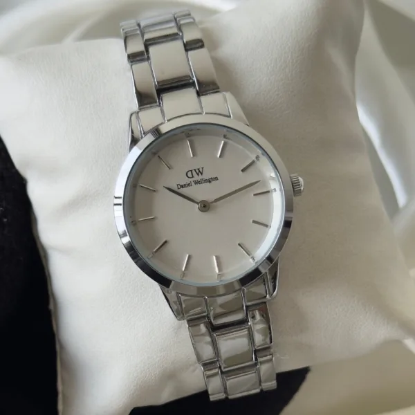 DW Iconic Link (Analog Watch) – White Dial / Silver Strap