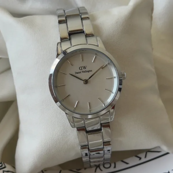 DW Iconic Link (Analog Watch) – White Dial / Silver Strap