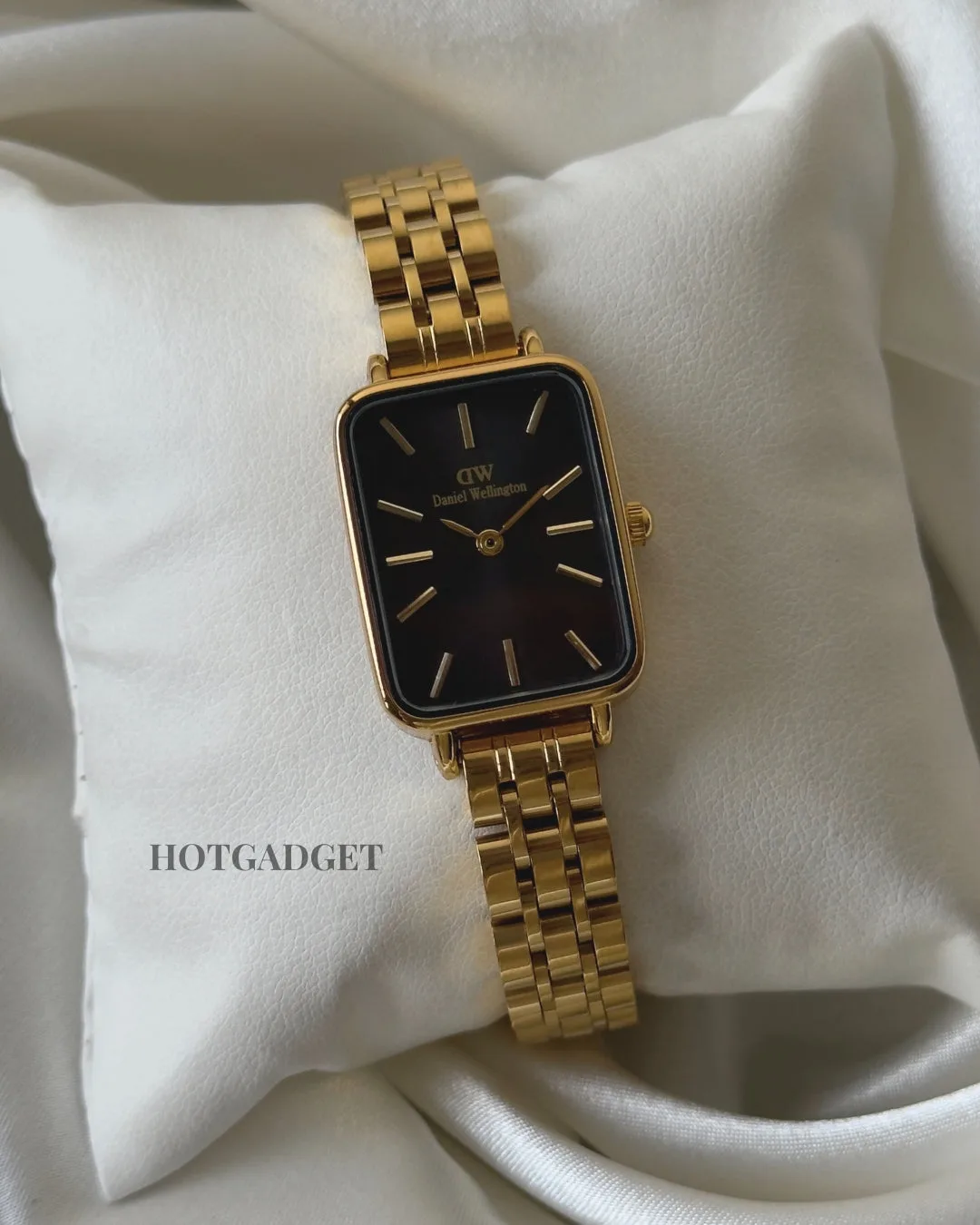 DW Quadro (Analog Watch) DW Quadro (Analog Watch) – Black Dial / Gold Link Strap