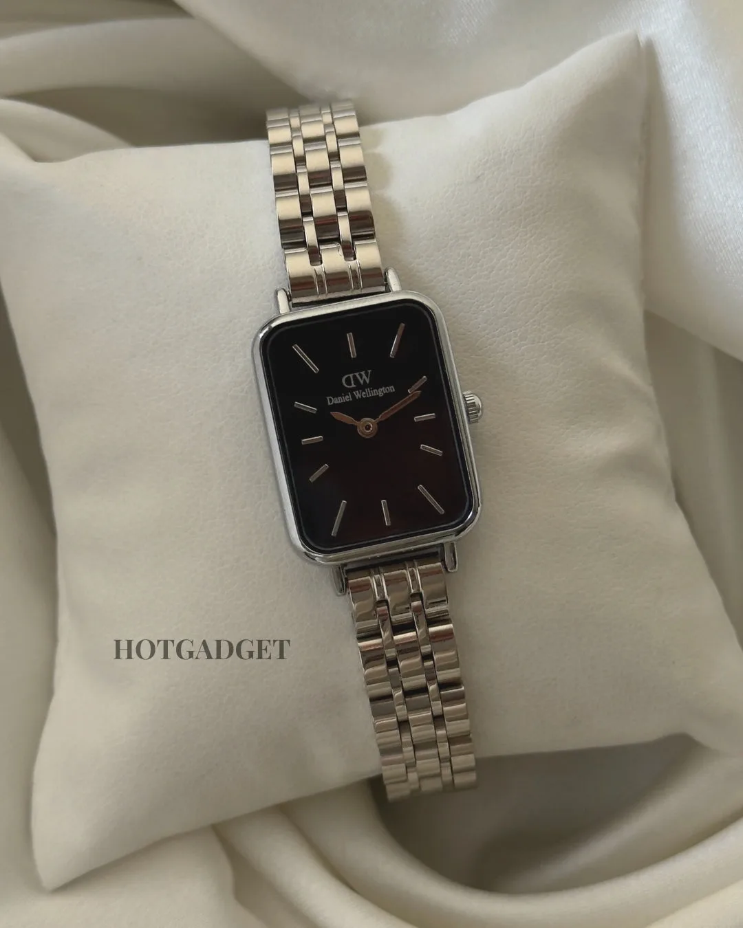 DW Quadro (Analog Watch) DW Quadro (Analog Watch) – Black Dial / Silver Link Strap