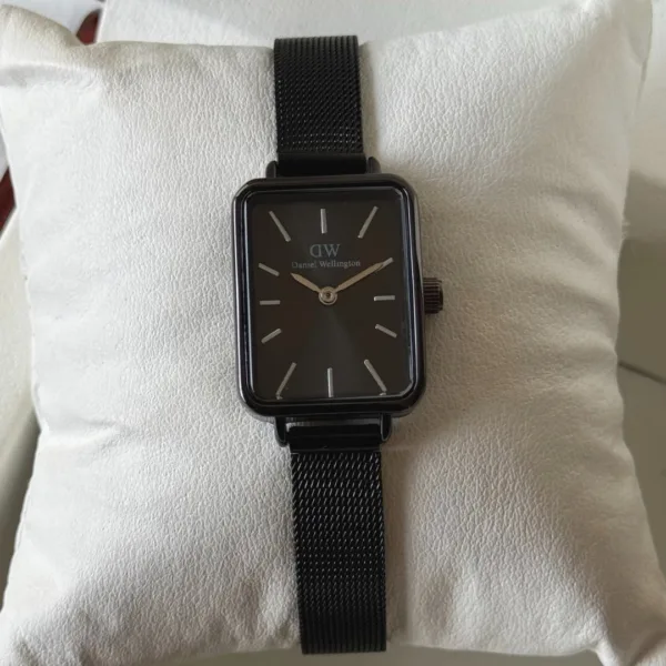 DW Quadro (Analog Watch) – Black – Mesh Strap