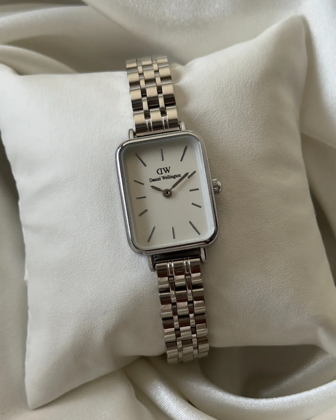 DW Quadro (Analog Watch) DW Quadro (Analog Watch) – White Dial / Silver Strap