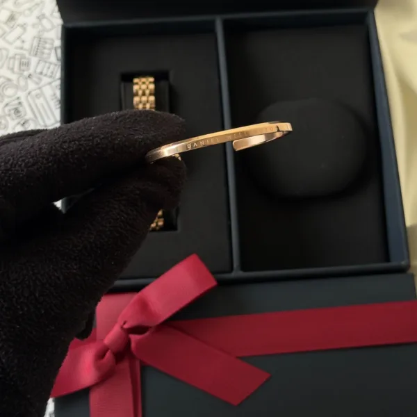 DW Quadro + Classic Bracelet (Combo) – Black Dial / Rose Gold Strap