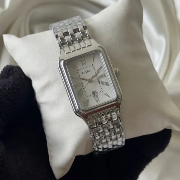 Fossil-Raquel (Analog Watch) – White Dial / Silver Strap