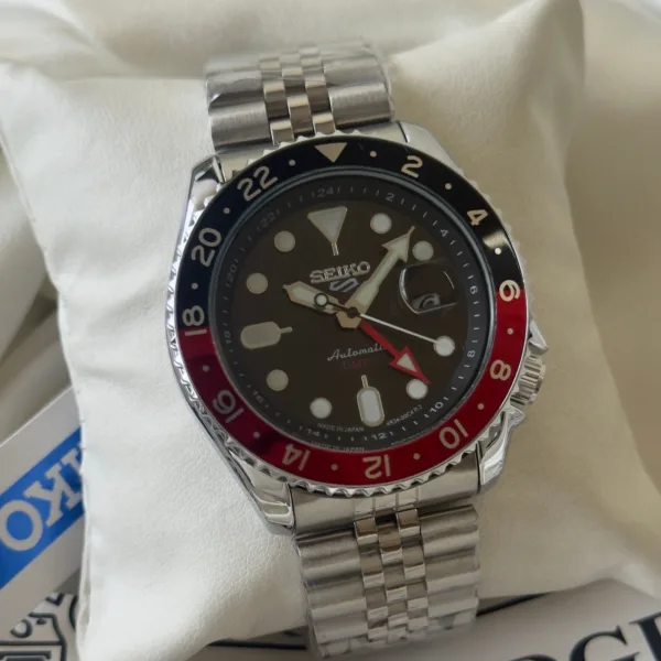 SKO-5 Sports (Analog Watch) – Black Dial / Silver Strap – Black/Red Bezel