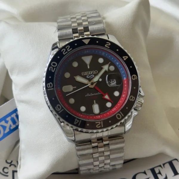 SKO-5 Sports (Analog Watch) – Black Dial / Silver Strap – Blue/Red Ring