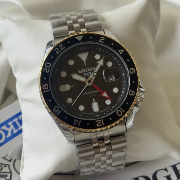 SKO-5 Sports (Analog Watch) – Black Dial / Silver Strap – Gold Bezel