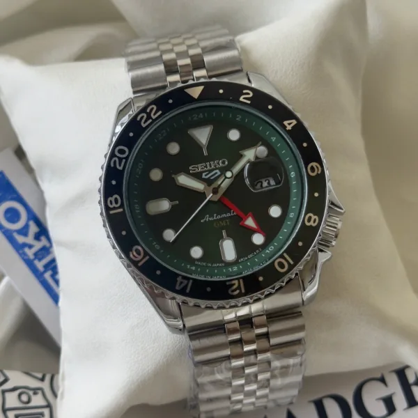 SKO-5 Sports (Analog Watch) – Green Dial / Silver Strap