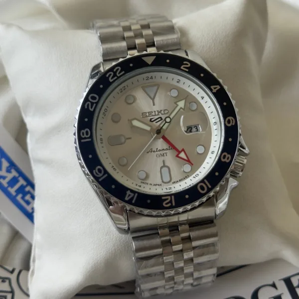 SKO-5 Sports (Analog Watch) – White Dial / Silver Strap