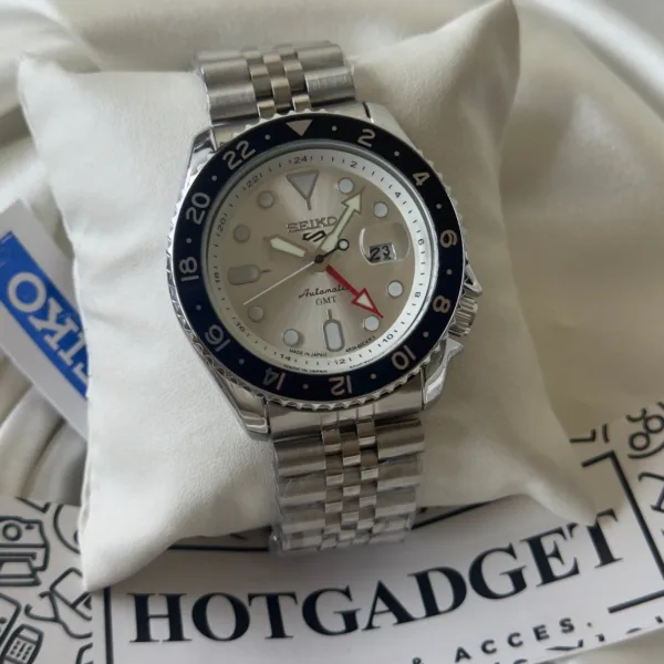 SKO-5 Sports (Analog Watch) – White Dial / Silver Strap